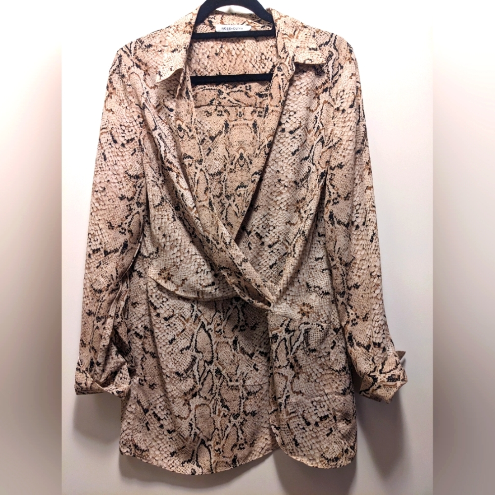 Blouse. Ladies size L